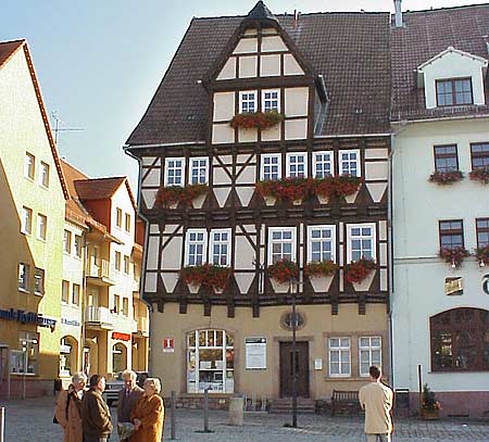 Deutschland Thüringen Bad Frankenhausen  Marktplatz Fachwerkhaus